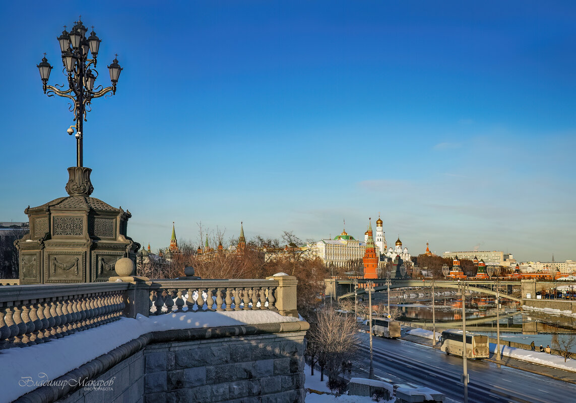 "Фонарь у Патриаршего моста. Московская оттепель"© - Владимир Макаров