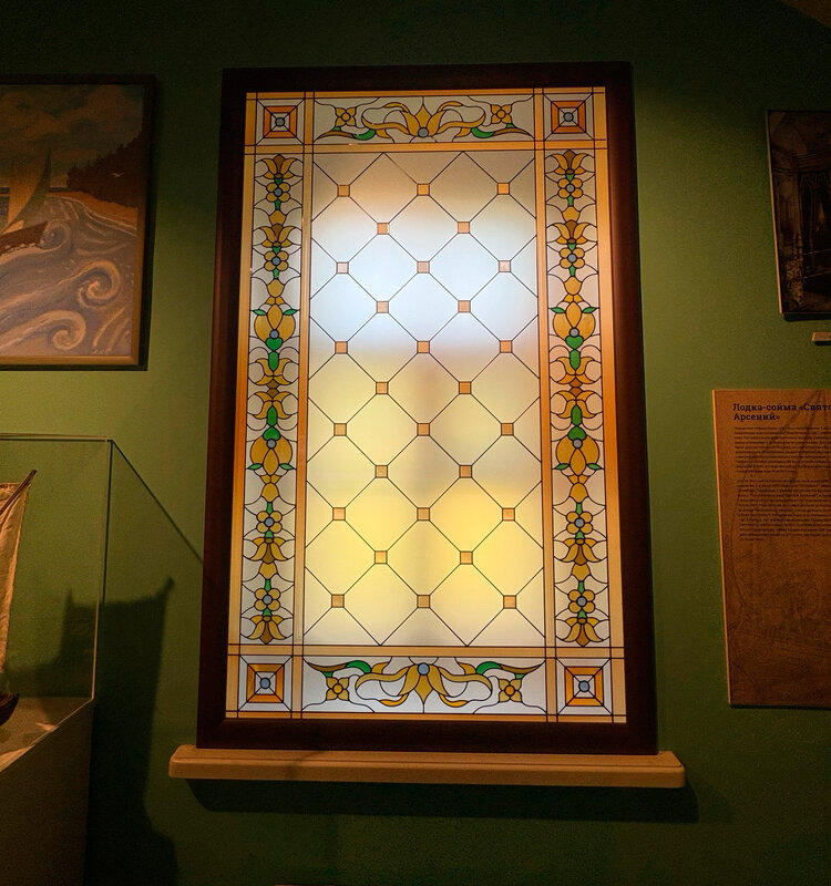 Окно в Коневском музее с полимерным витражом... - Наталия Павлова Окно в Коневском музее с полимерным витражом... - Наталия Павлова