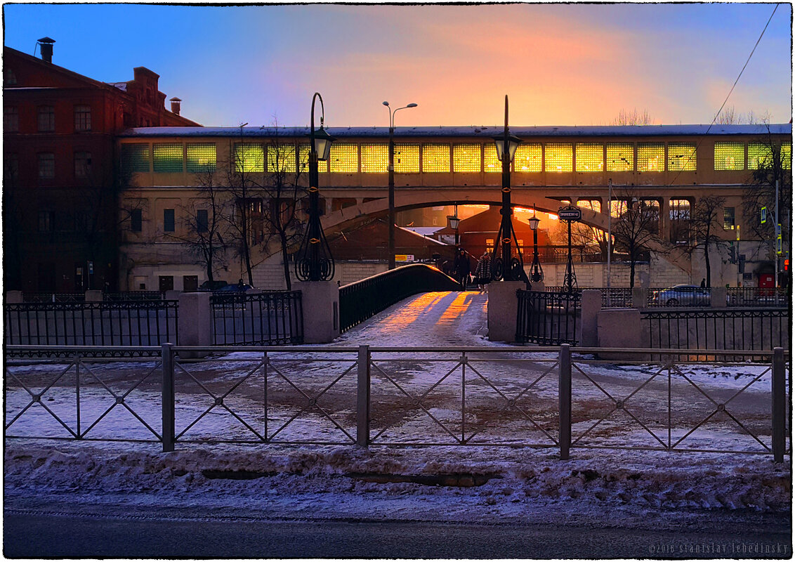 My magic Petersburg_02312_Таракановский мост, Обводны кан. с видом на «Красный Треугольник» - Станислав Лебединский