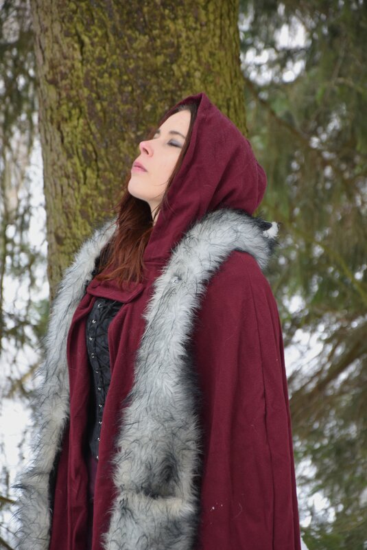 Девушка в лесу - Мария Яковлева