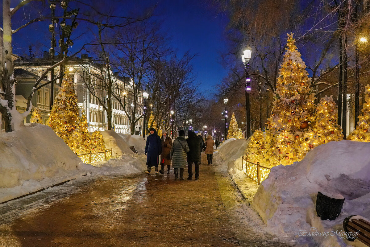 "Синий час на Рождественском бульваре"© - Владимир Макаров