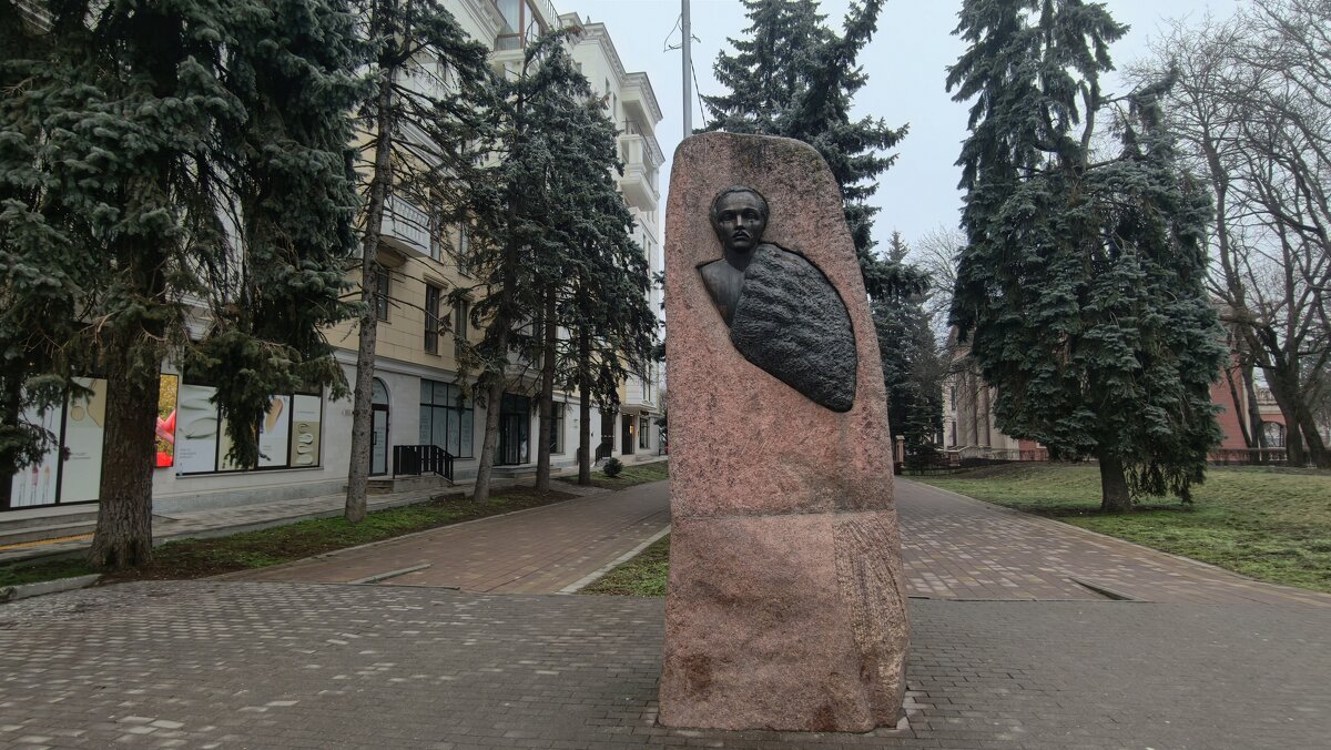 Памятник Лермонтову в Нальчике - Мариша Памятник Лермонтову в Нальчике - Мариша