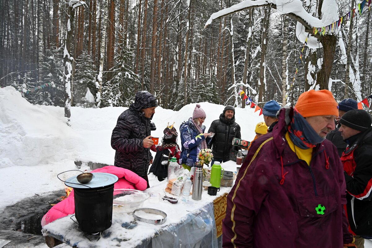 За столом. - ВикТор Быстров