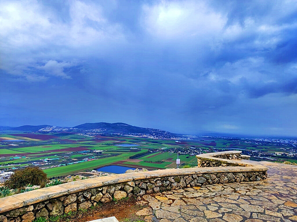 ГОРА   СВЕРЖЕНИЯ - Анатолий Малобродский