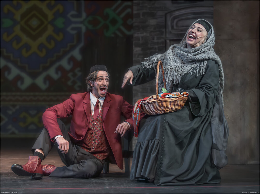 Актёры Александр Муравицкий в роли Акопа и з. а. России Валентина Виноградова в роли Сары. - Александр Максимов