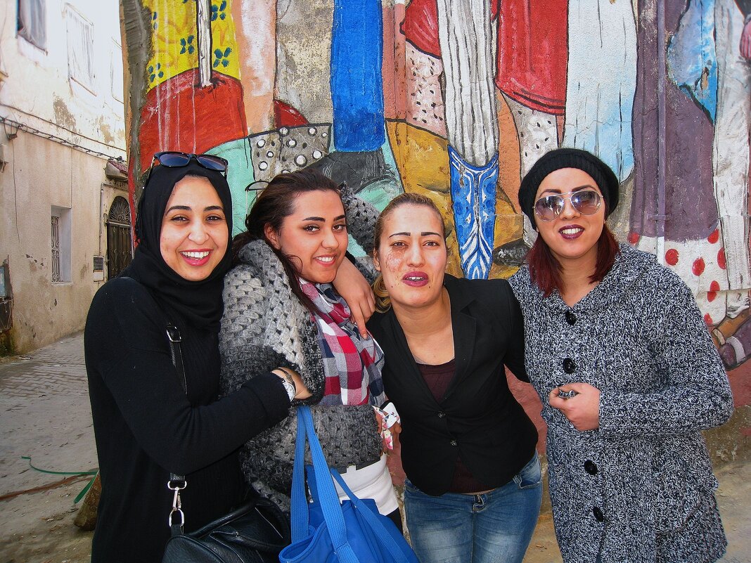 Тунисские девчата. - unix (Илья Утропов) Тунисские девчата. - unix (Илья Утропов)