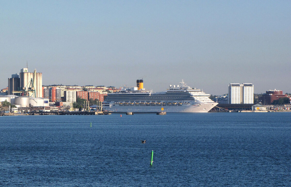 Круизный лайнер «Costa Magica» на терминале Фрихамнен - Александр Ильчевский Круизный лайнер «Costa Magica» на терминале Фрихамнен - Александр Ильчевский