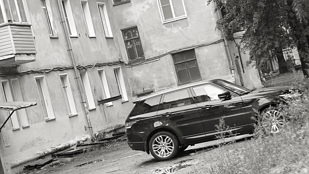 "Во дворе" - Макс Орлов