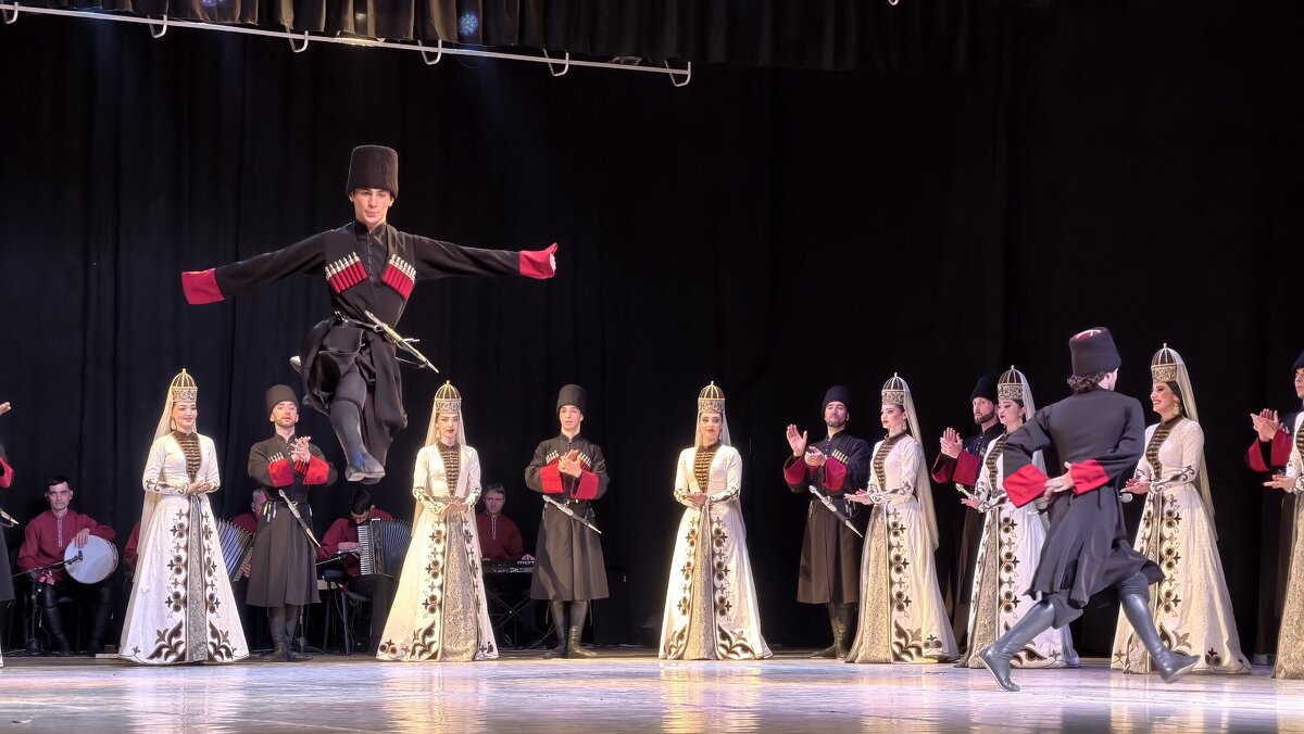 Зажигательность кавказского танца - Мариша 