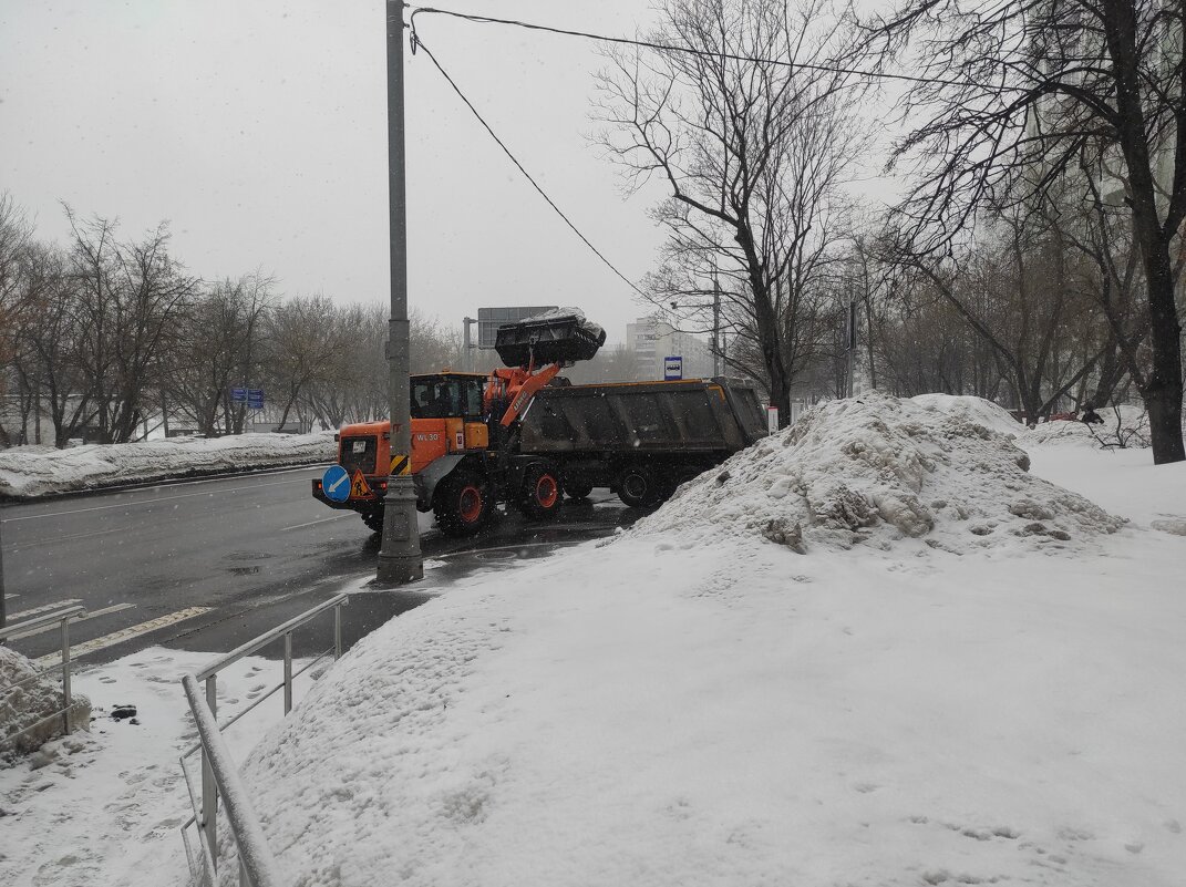 Снега всё меньше.. - Игорь Ч.