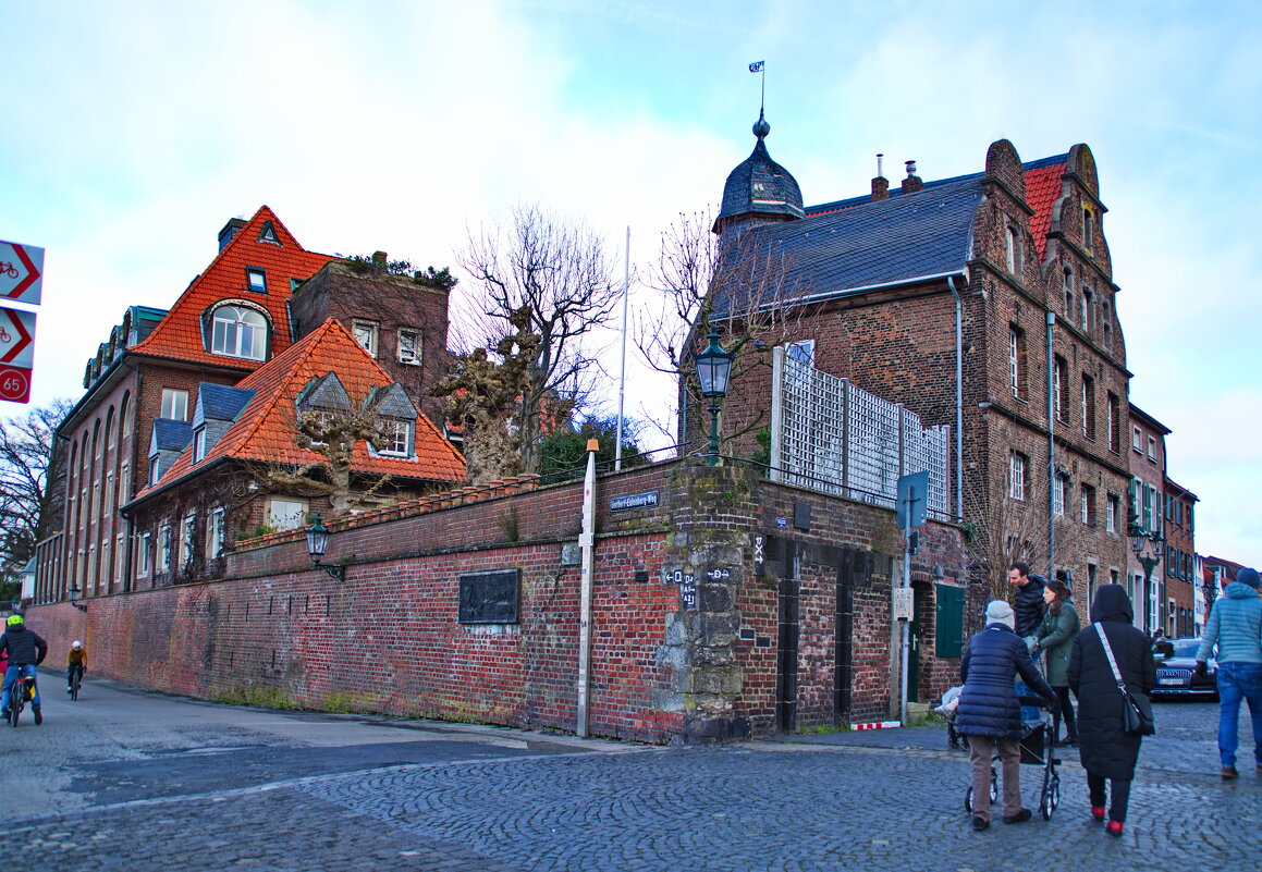 *** - Witalij Löwin