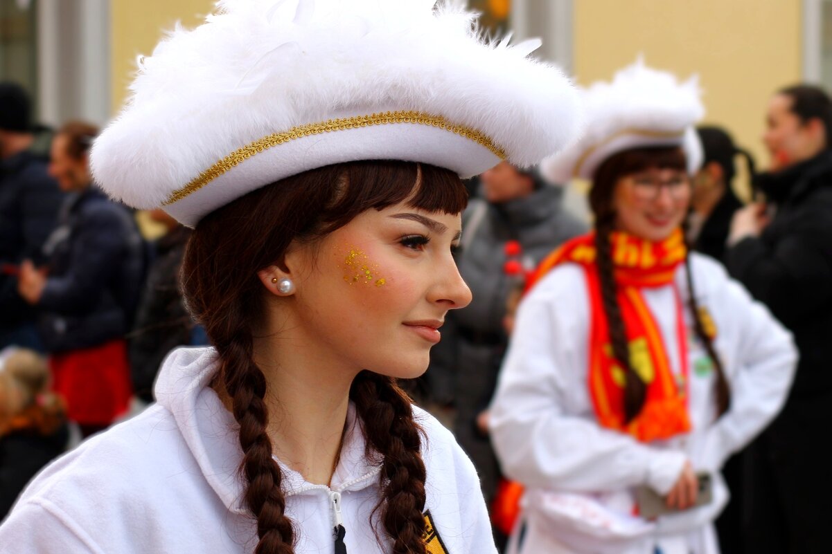 Как много девушек хороших - Юрий. Шмаков