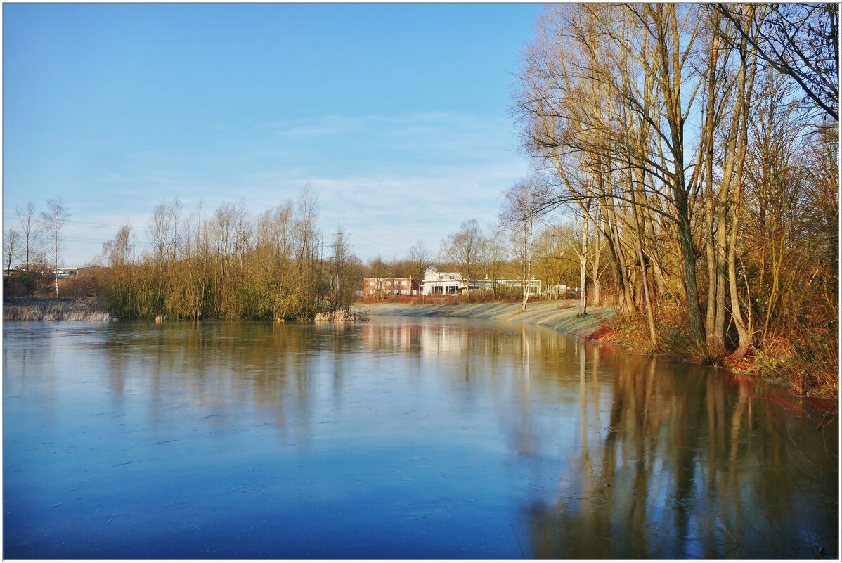У ОЗЕРА... - Elvira E. У ОЗЕРА... - Elvira E.
