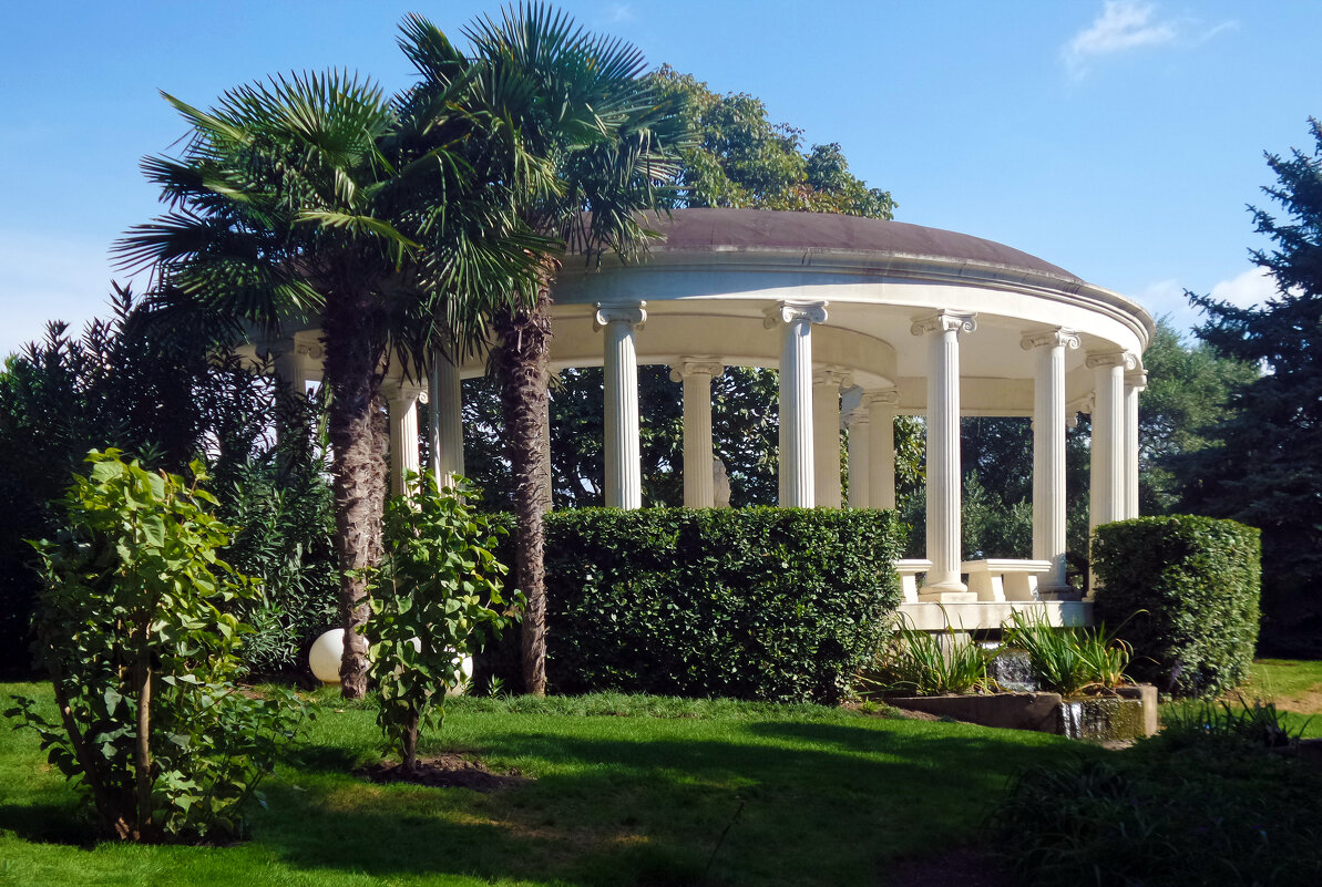 в парке "Парадиз"  Партенит - Ольга 