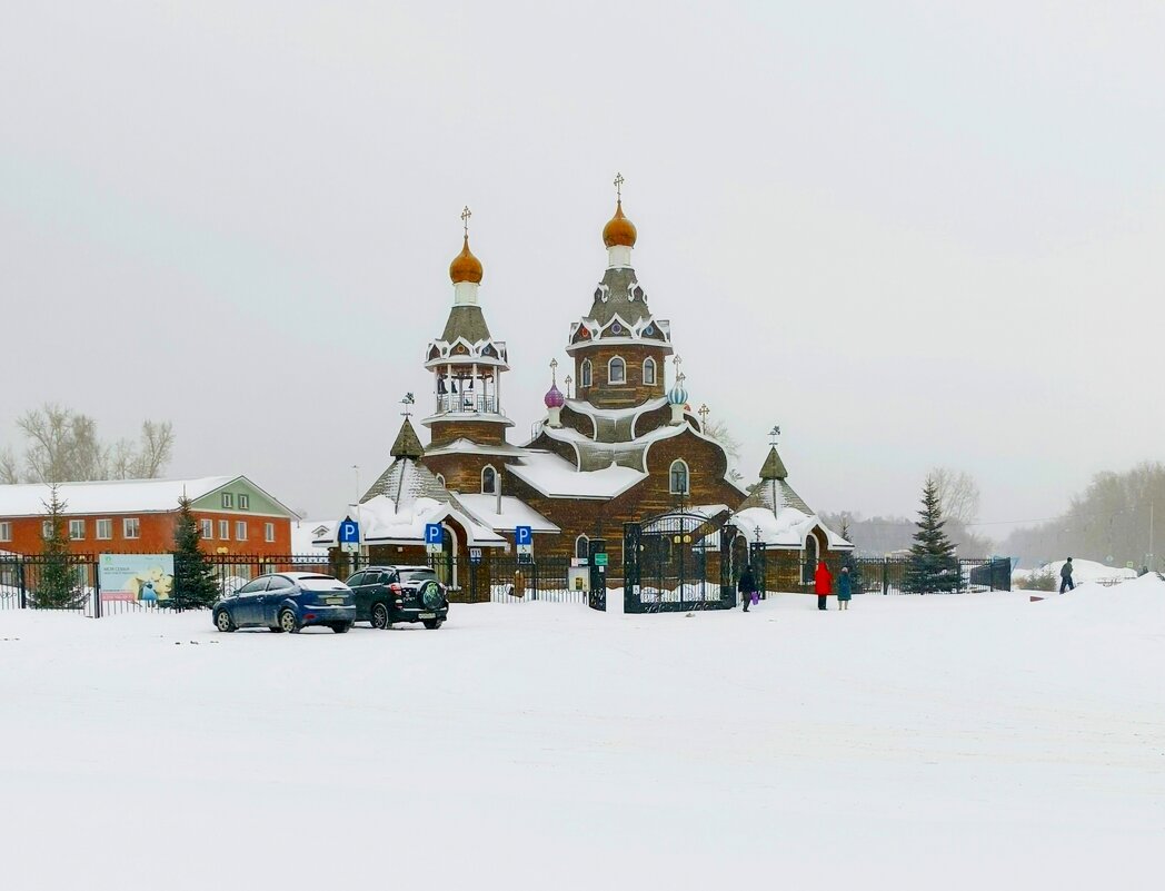 Снежный день у храма Богоявления Господне. - Мила Бовкун