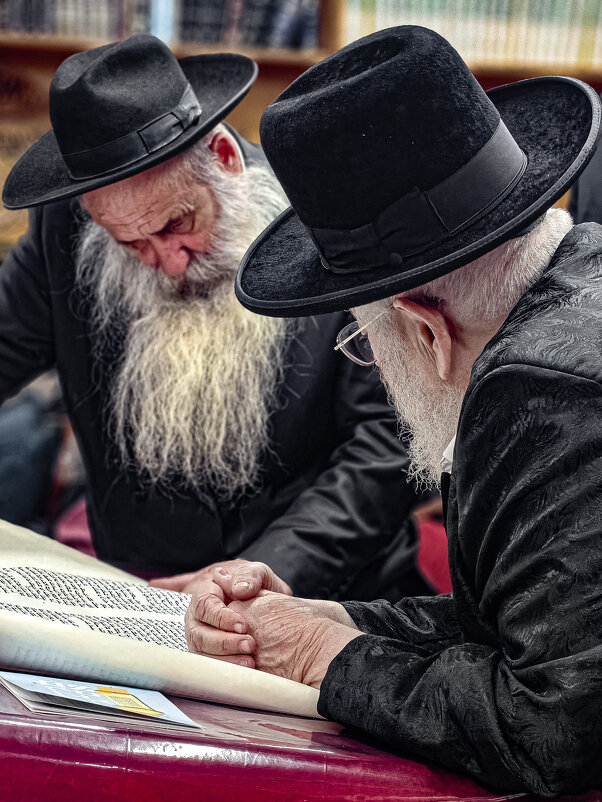 וַיְהִ֖י בִּימֵ֣י אֲחַשְׁוֵר֑וֹשׁ - Shmual & Vika Retro