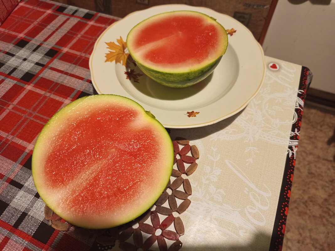 Не удержался: первый раз за 70,5 лет ел арбуз в марте - Андрей Лукьянов