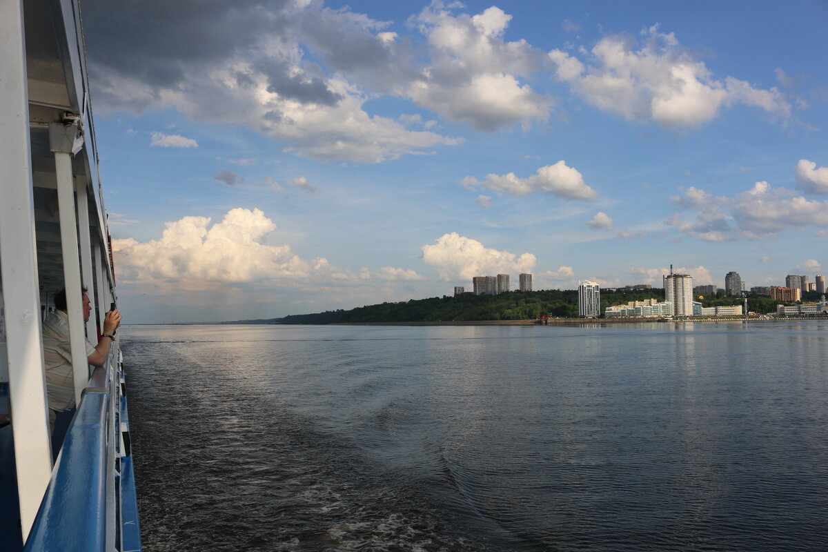 На теплоходе музыка играет... - Ольга 