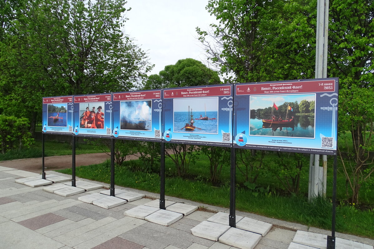 на улице фотовыставка - Anna-Sabina Anna-Sabina