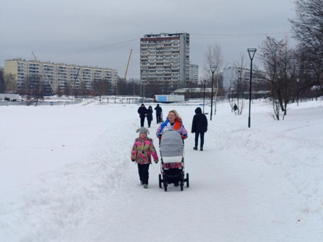 С любимым праздником мужчин - Днем 8 Марта! - Андрей Лукьянов