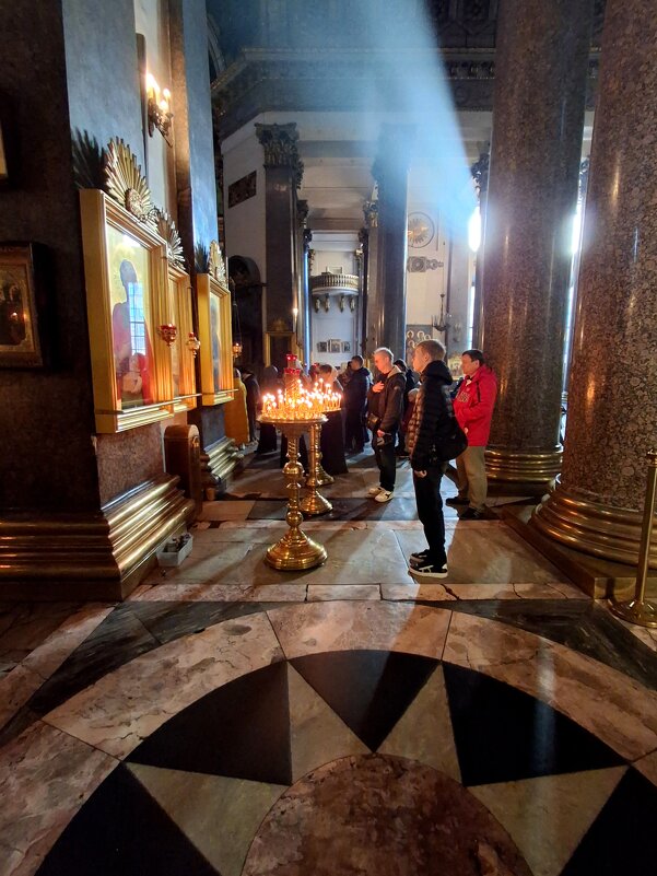 В соборе - Татьяна Гузева