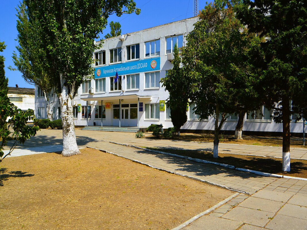 Керчь. Автошкола ДОСААФ. - Пётр Чернега