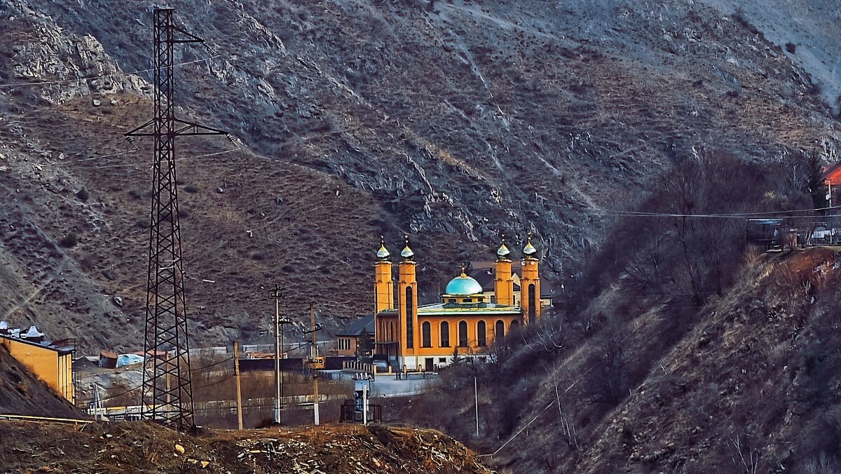 Мечеть в горах Ингушетии - Мариша Мечеть в горах Ингушетии - Мариша