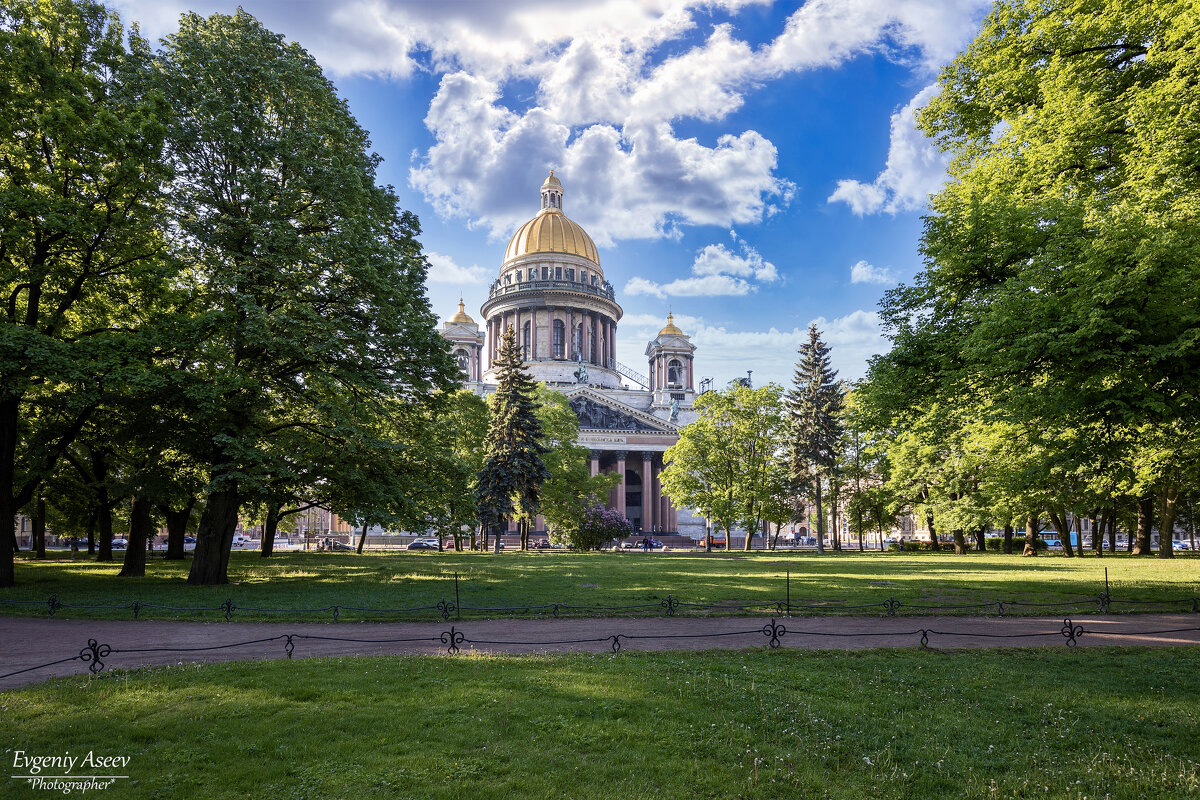 Вновь Исакий в облаченьи из литого серебра... - Евгений 