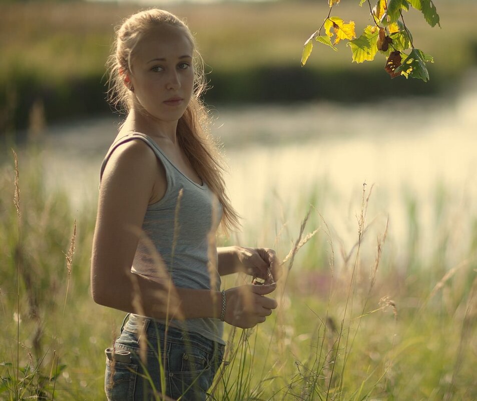 Портрет в траве у водоема - Тимур Кострома ФотоНиКто Пакельщиков