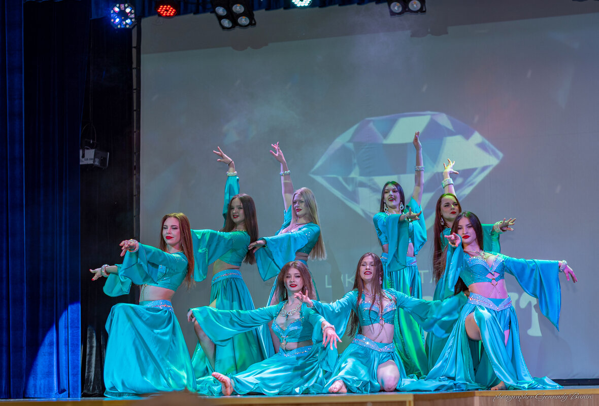 Танцевальный коллектив. Концерт. - Геннадий Б