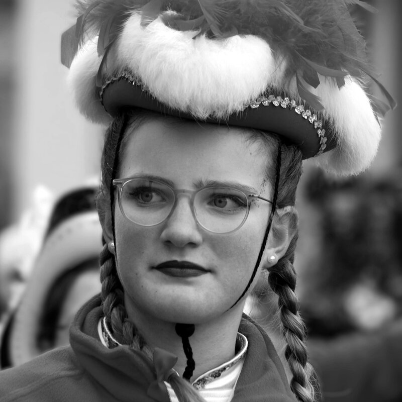 Девчонки карнавала - Юрий. Шмаков