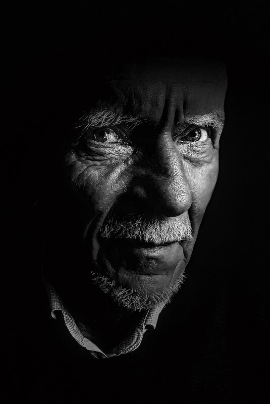 Глядит на нас душа глазами человека - Игорь 