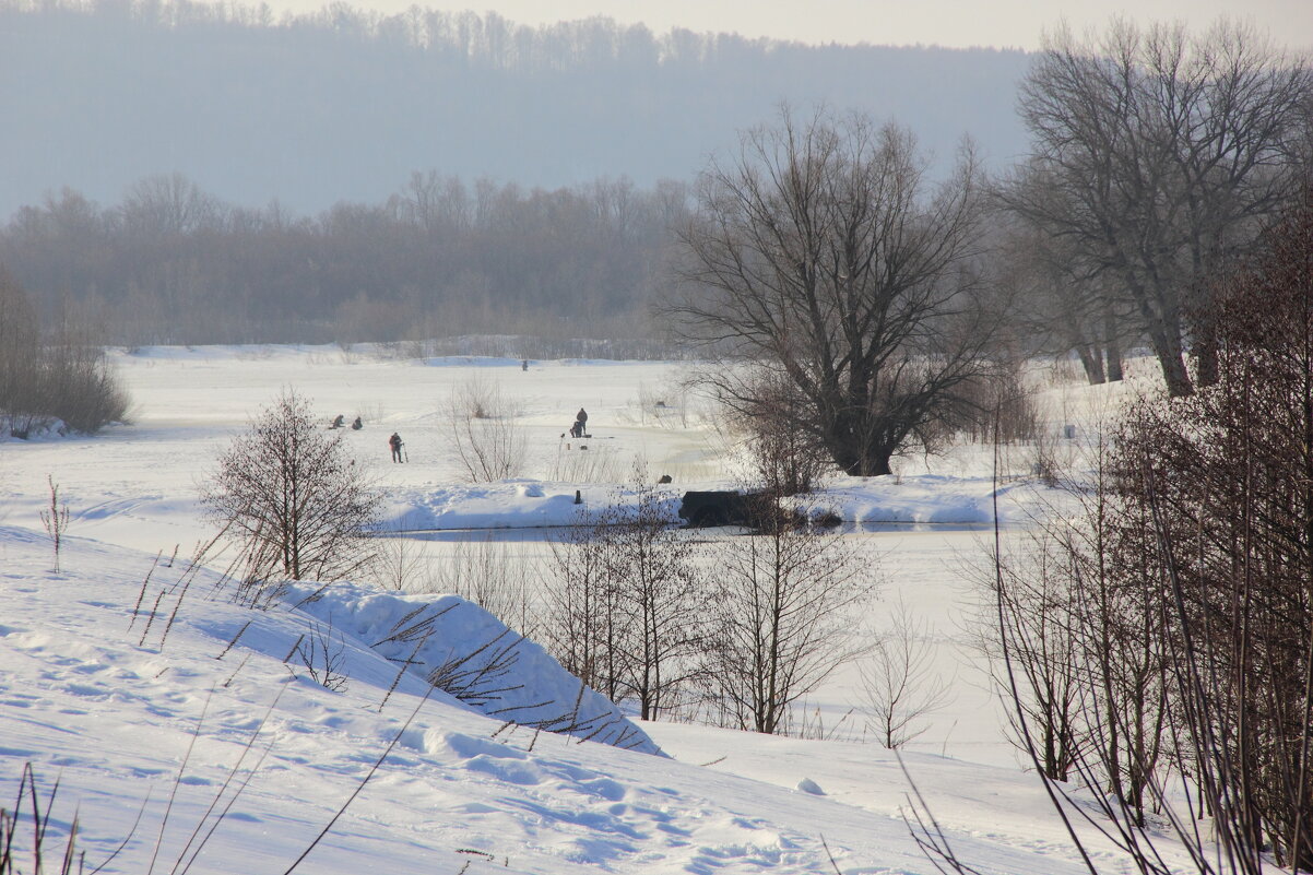 Апрель не за горами... - Евгений Корьевщиков Апрель не за горами... - Евгений Корьевщиков