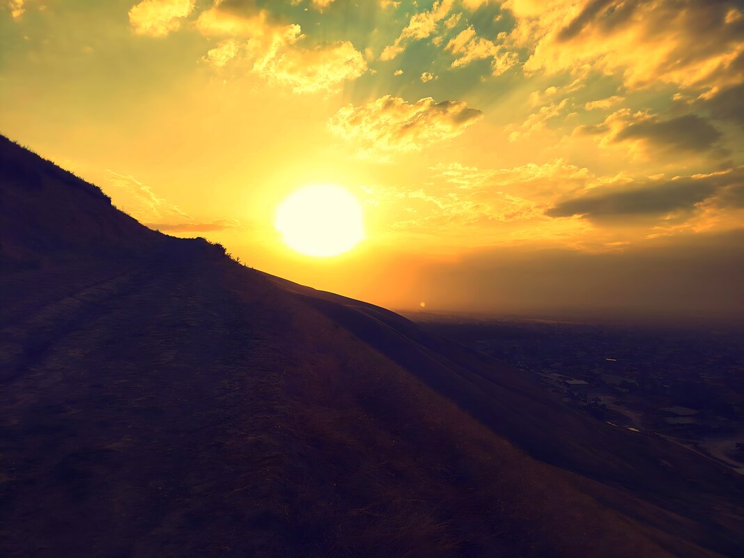 Солнце и луна  вдалеке. Тянь-Шань - Фотогруппа Весна