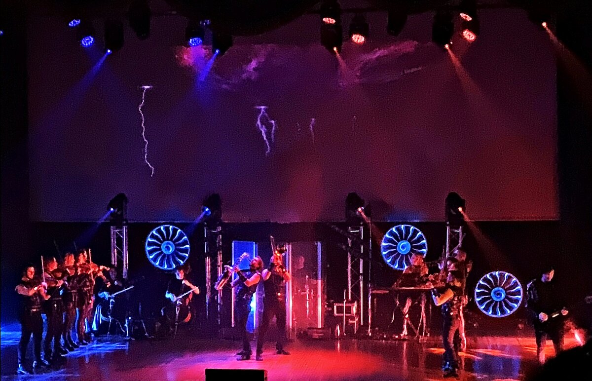 Танцующий симфонический оркестр! - Надежда 