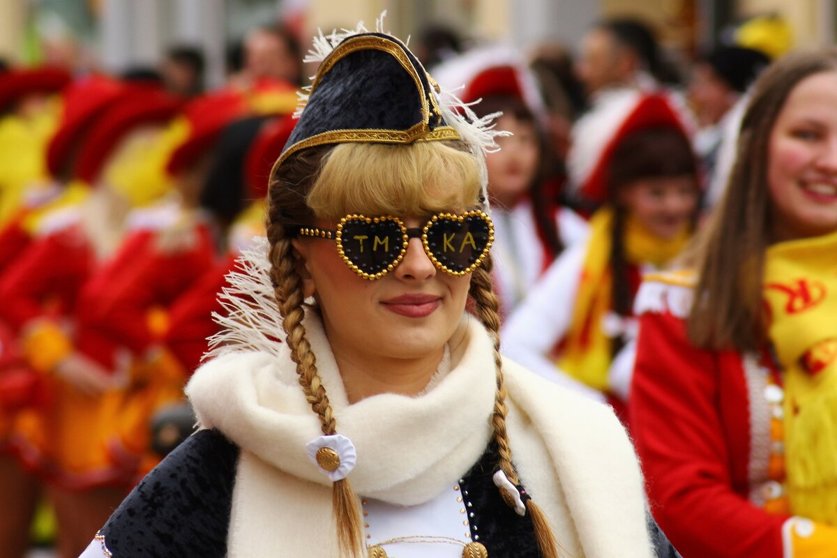 Ты узнаешь ее из тысячи, eе образ на сердце высечен, - Юрий. Шмаков