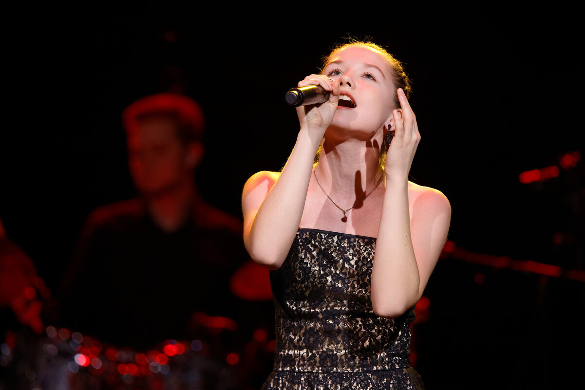 Концертная съемка | Вокалистка на сцене - Рамиль Газизов