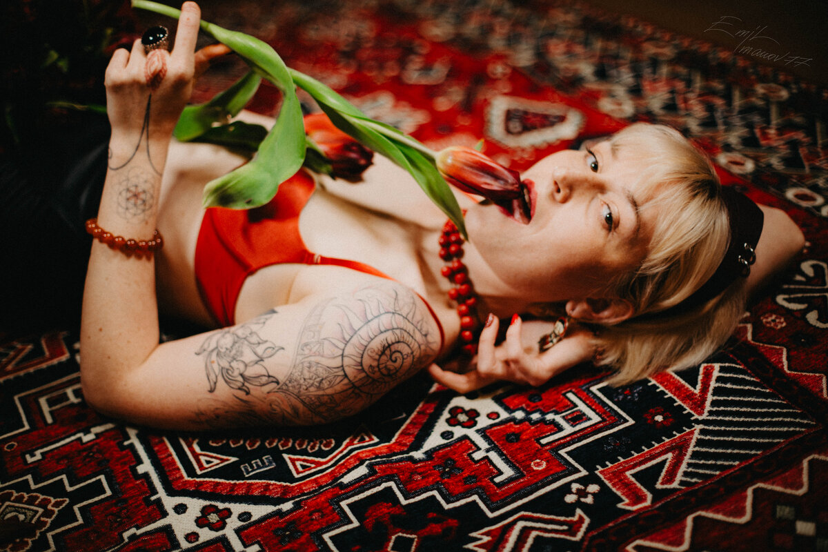 красный тюльпан - Эмиль Иманов