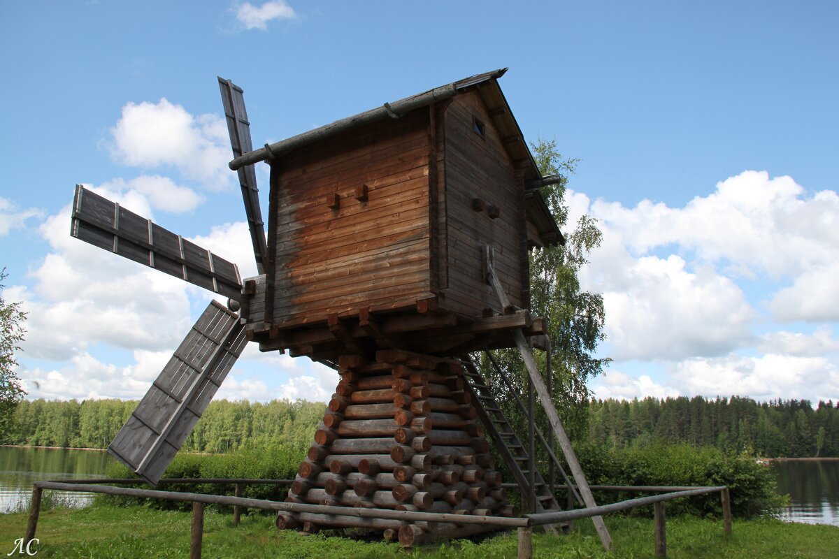 Деревянная мельница-столбовка - Любовь Сахарова