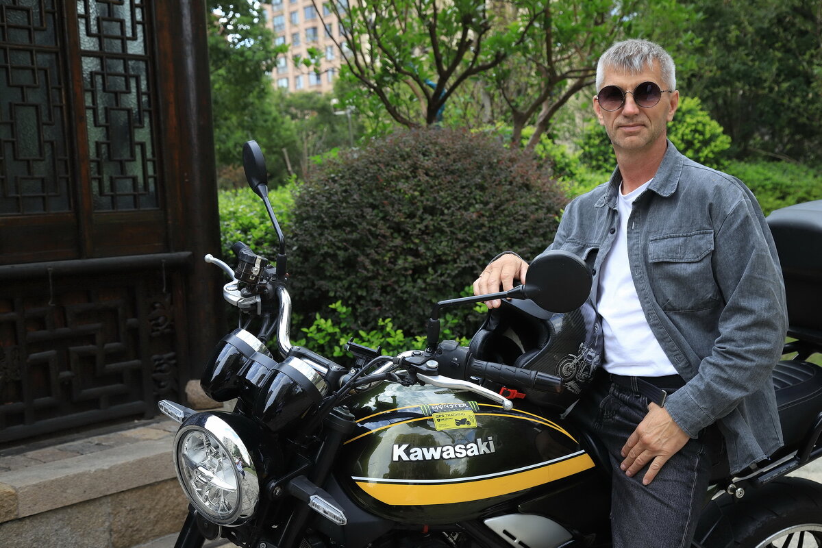 Мотоциклист . - Александр Кордюков