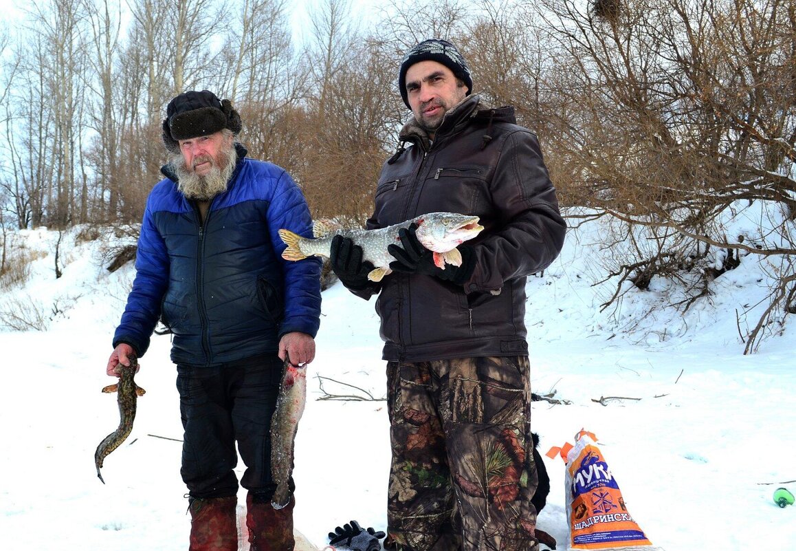 Удачливые рыбаки. - Михаил Курзанцев