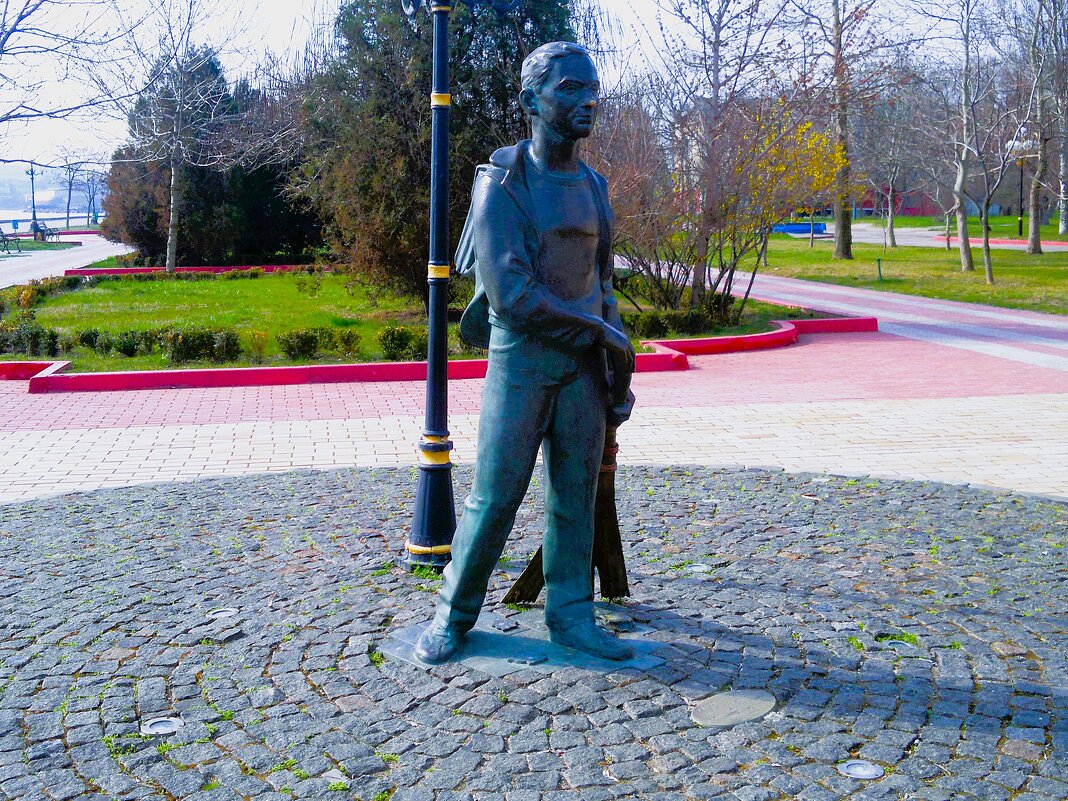 Керчь. Памятник школьникам, участникам трудового десанта. - Пётр Чернега