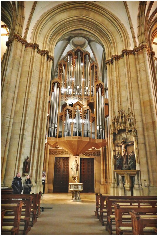 В ЦЕРКВИ... - Elvira E. 