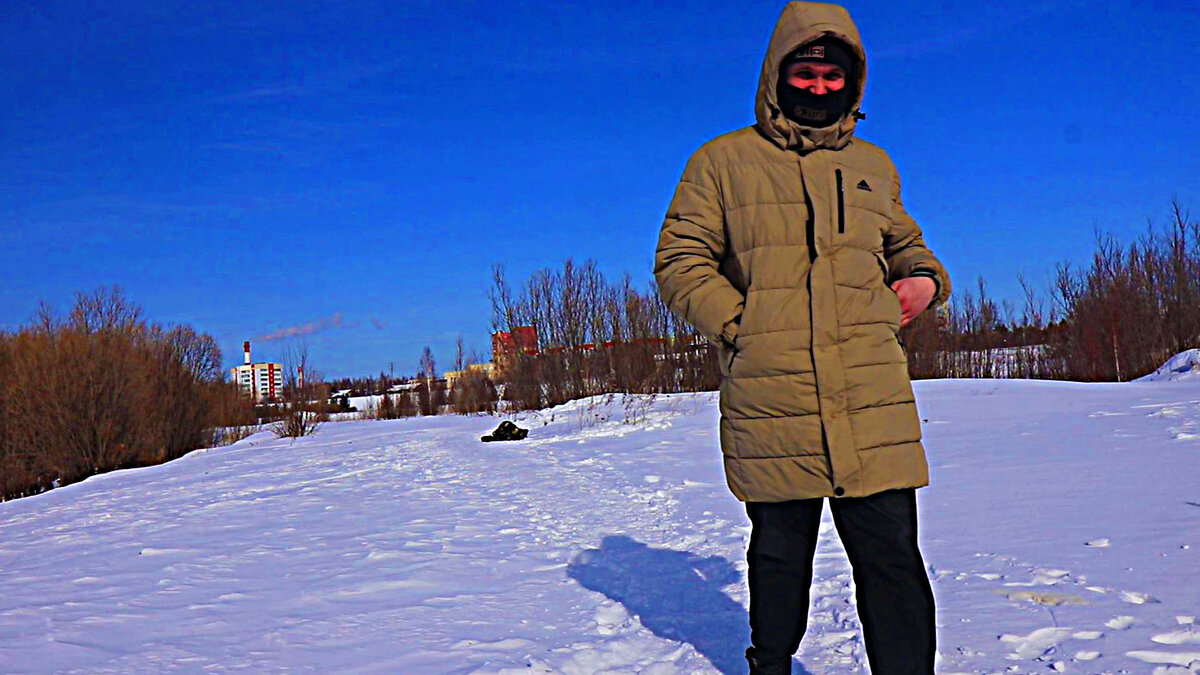 Март...Плюс 5 на дворе , а он кутается! - Владимир 