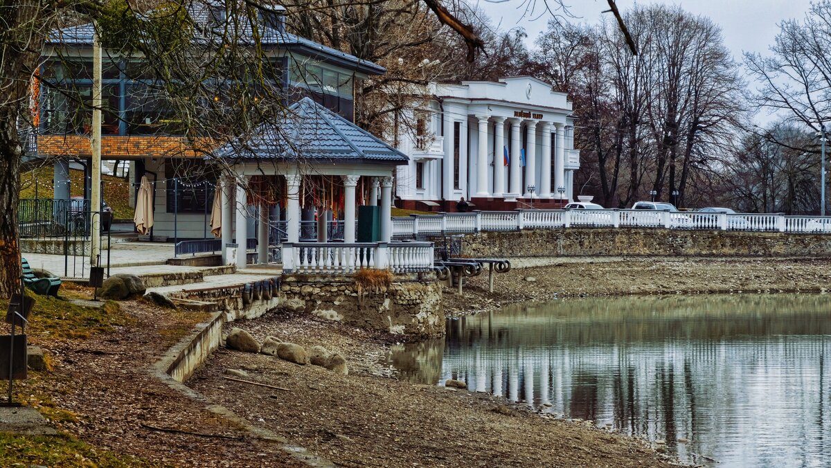 Беседка на Комсомольском озере.Нальчик - Мариша 
