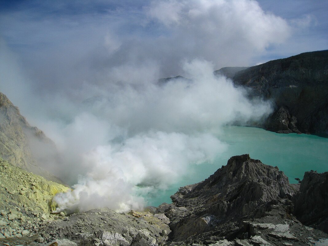 Вид на главный кратер вулкана Иджен. - unix (Илья Утропов)