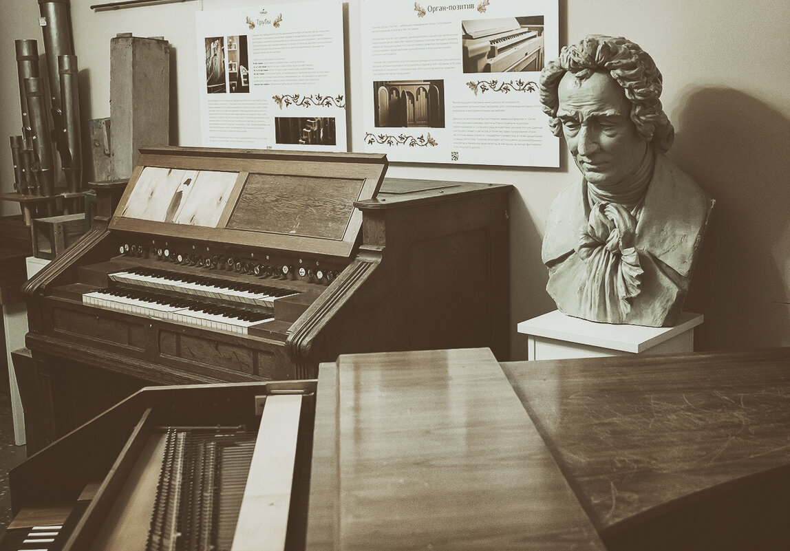 *** - Александр Русинов