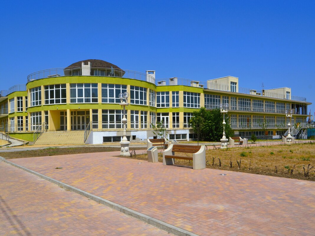 Керчь. Торговый комплекс "Адмирал". - Пётр Чернега Керчь. Торговый комплекс "Адмирал". - Пётр Чернега