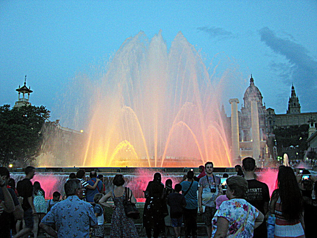 Поющий фонтан Барселоны. - Владимир Драгунский Поющий фонтан Барселоны. - Владимир Драгунский