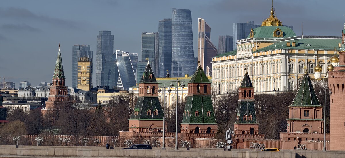 Небоскребы Москва-Сити и башни Московского Кремля - <<< Наташа >>>
